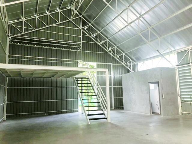 ให้เช่าโกดัง รถคอนเทนเนอร์ 20 ฟุต รร.นานาชาติ KIS 2.8 กม. สภาพใหม่พร้อมออฟฟิศ 66 ตร.วา. 265 ตร.ม. ลาดพร้าว85-95 MRT มหาด 4