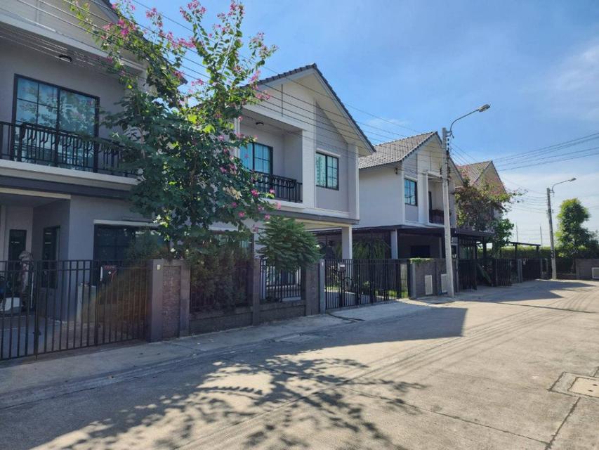 รูป ให้เช่าบ้านแฝด 2 ชั้น ม.บริทาเนีย เมกะทาวน์ บางนา พร้อมอยู่