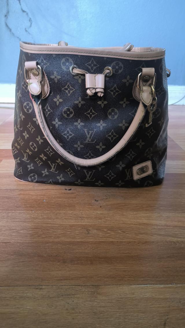 กระเป๋าสะพาย หลุยส์วิตตอง