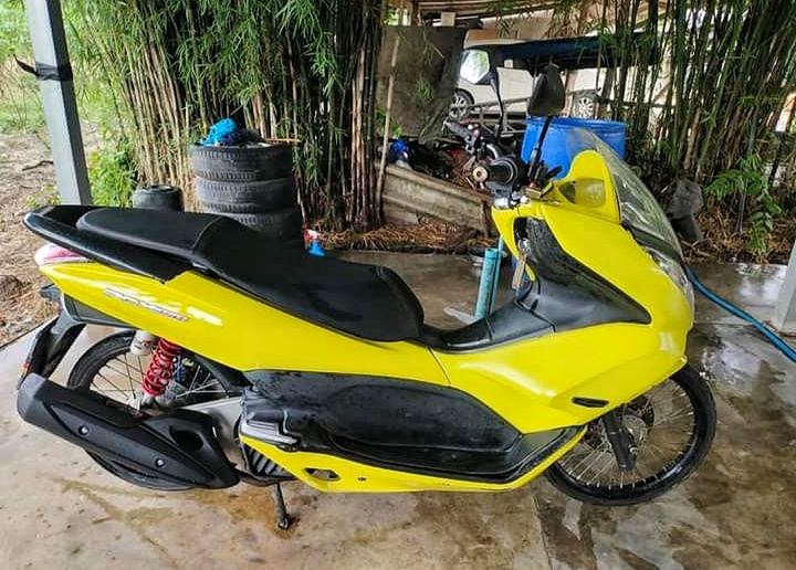 Pcx สีเหลืองสดใสส 3