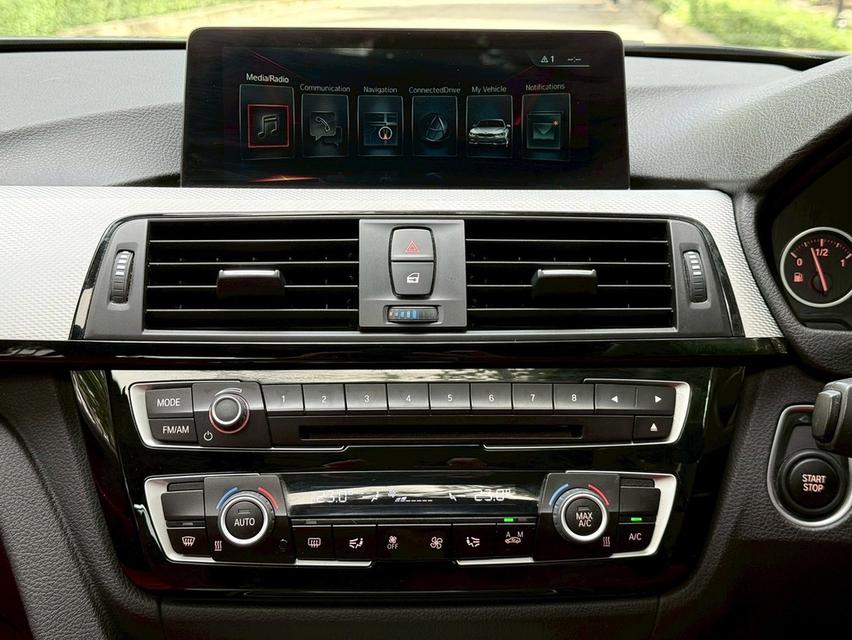 รหัสรถ PJP7676 2017 BMW 330e M-Sport รูปที่ 10