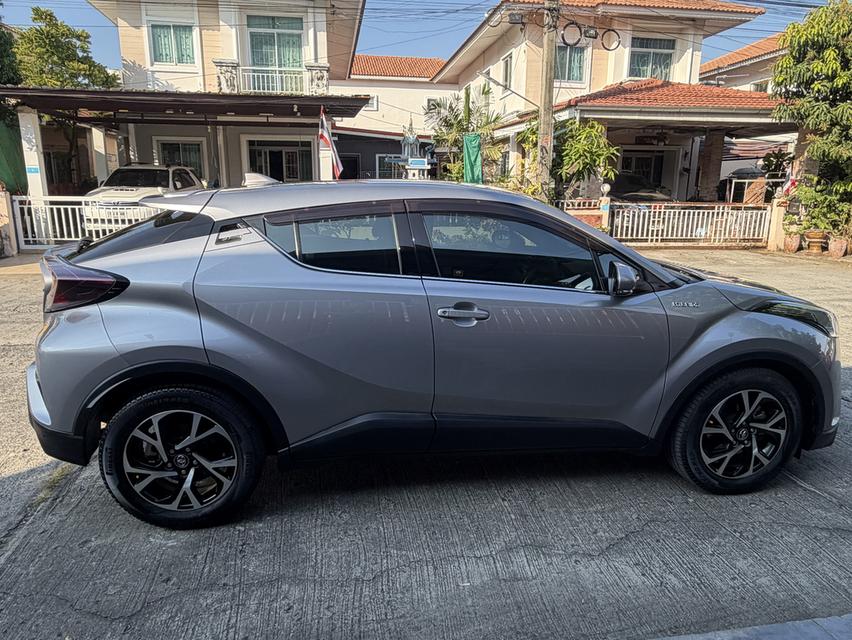Toyota C-HR 1.8 Hybrid High (ตัวท็อป) ปี 2019 สีเทา 5