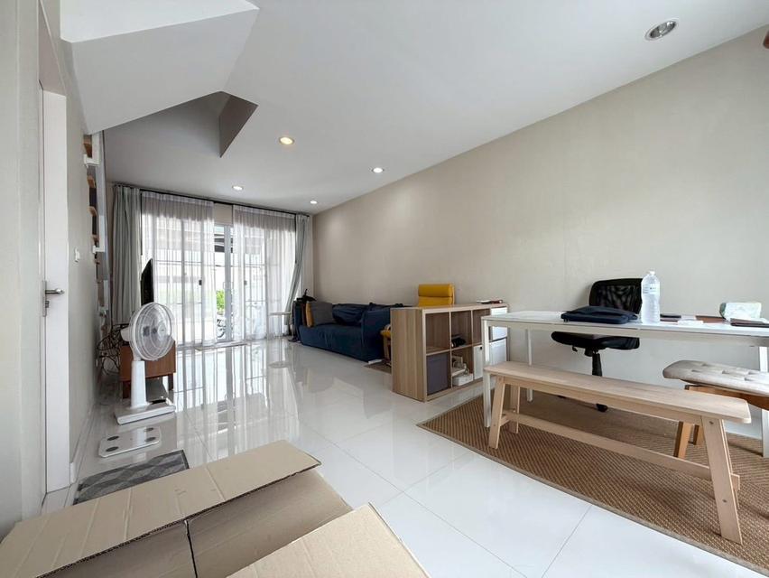 ขาย/เช่า ทาวน์โฮม 3 ชั้น บ้านกลางเมือง เกษตร-นวมินทร์ (Baan Klang Muang Kaset - Nawamin) ทำเลดี ใจกลางเมือง เดินทางสะดวก ใกล้แฟชั่นไอส์แลนด์ 9