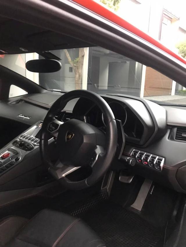 Lamborghini Aventador LP 700-4 4
