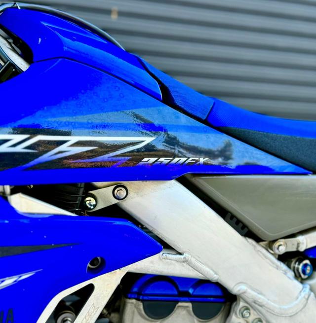 Yamaha YZF สีน้ำเงิน 7