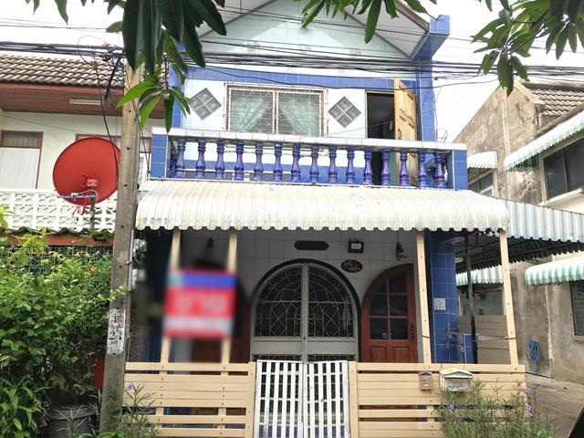 หมู่บ้านดอนเมืองวิลล่า ขายบ้านหลังมุม สภาพดีมาก 17 ตร.ว. 4 ห้องนอน 2 ห้องน้ำ 4 แอร์ ใกล้โรบินสันศรีสมาน 1