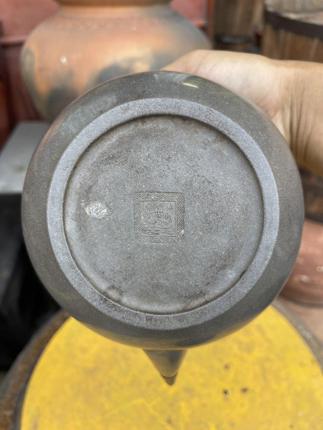 ปั้นชาอี๋ซิง Yixing teapot ผิวขัดมัน สีดำ ใบใหญ่ ป้านชาเก่า กาน้ำชาดินเผาโบราณ