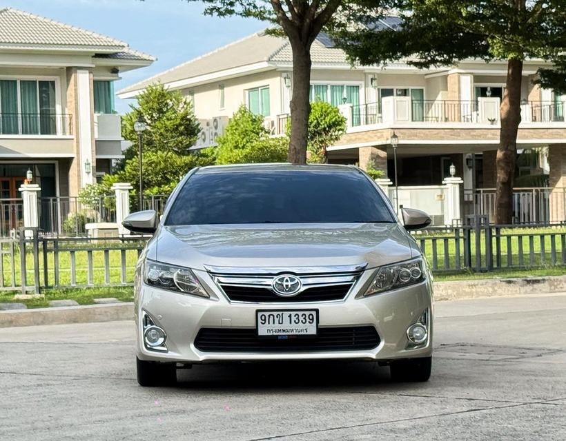 (แจ้งรหัสรถ AVA1339) 💥TOYOTA Camry 2.5 HV Top  ปี 2013 โฉมใหม่ รูปที่ 2