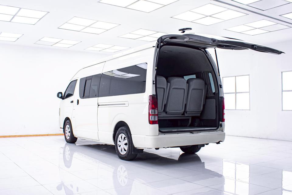 TOYOTA COMMUTER 2.5 D4D 2011  13