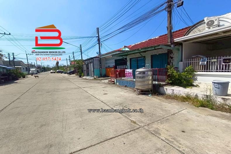 ทาวน์เฮาส์ ชั้นเดียว เนื้อที่ 19.4 ตร.ว. หมู่บ้านณัฐวดี, ใกล้ตลาดนัดคลอง 8 ถนนรังสิต-นครนายก ตำบลลำผักกูด อำเภอธัญบุรี 2