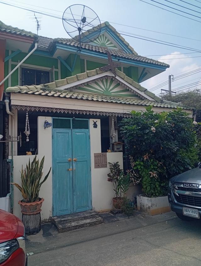 ทาวน์เฮ้าส์ 2 ชั้น 3 ห้องนอน 2 ห้องน้ำ พื้นที่ 25 ตรว.หัวมุม(พฤกษา13 คลอง3รังสิต 1