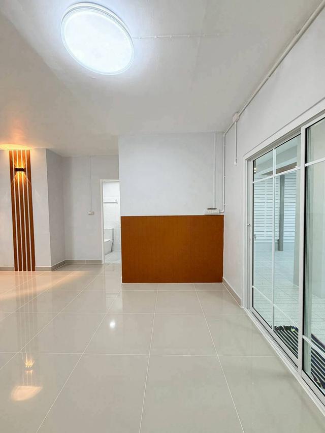 หมู่บ้านพฤกษา3  ถนนวัดลาดปลาดุก บางบัวทอง ทาวน์เฮาส์ 2 ชั้นตกแต่งใหม่พร้อมอยู่ มีระเบียงด้านหน้า บ้านใกล้ตลาด 9