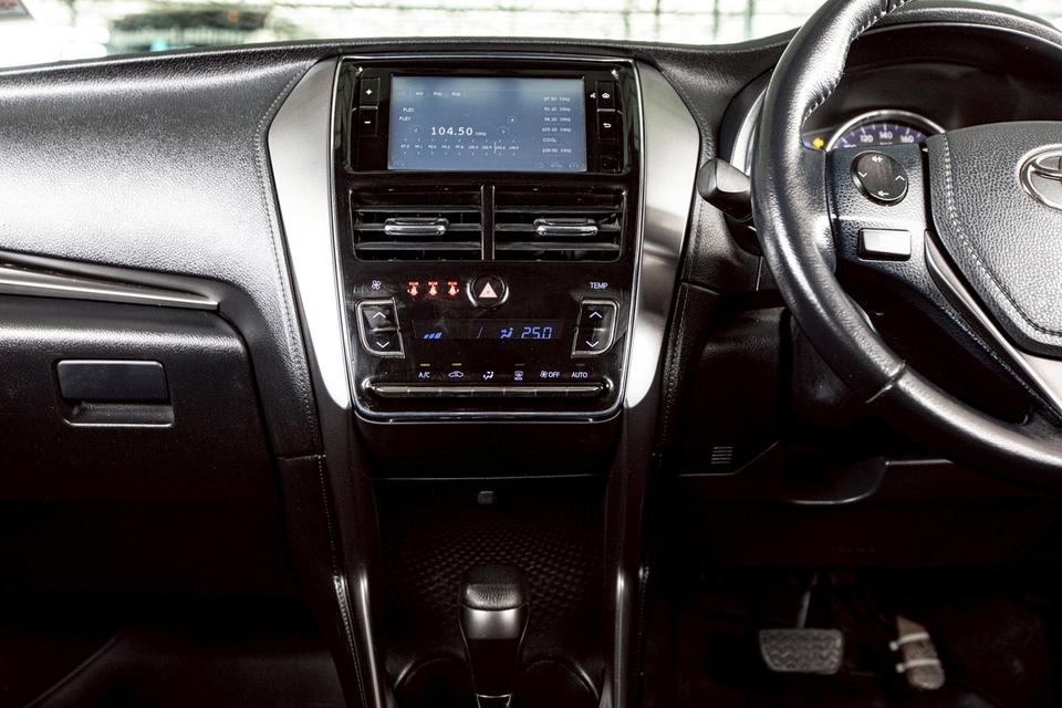 Toyota Yaris Ativ 1.2Entry ปี2022  สีเทา มือเดียวป้ายแดง  17