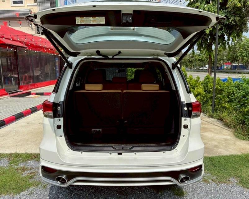 Toyota Fortuner 2.8 V 4WD ปี 2016 6