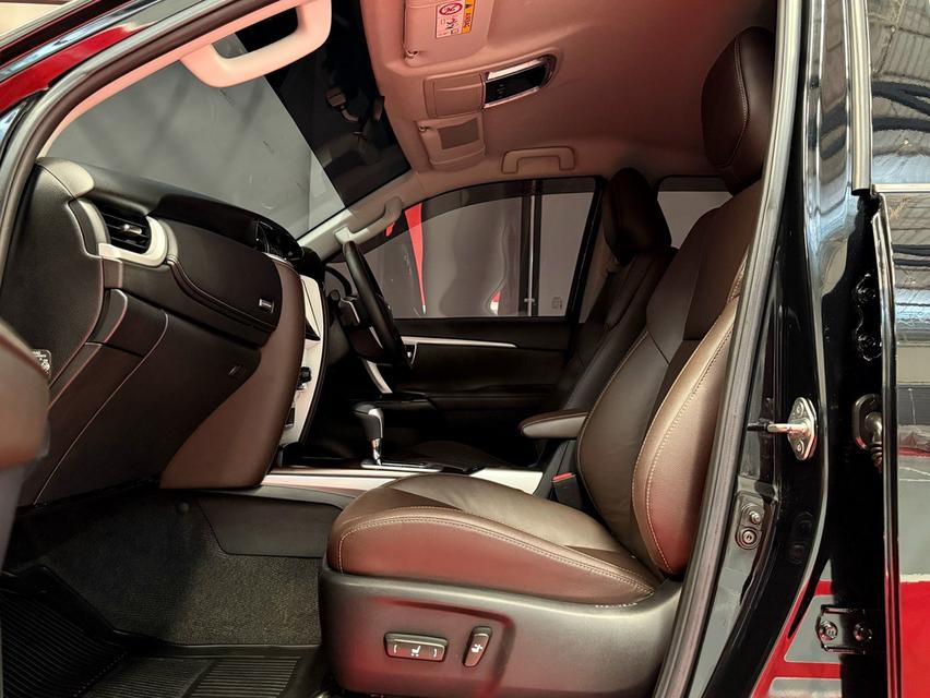 2020 TOYOTA FORTUNER 2.4 V รถสภาพสมบูรณ์ พร้อมใช้งาน รถวิ่งน้อย เข้าศูนย์ทุกระยะ ไม่เคยมีอุบัติเหตุครับ 13