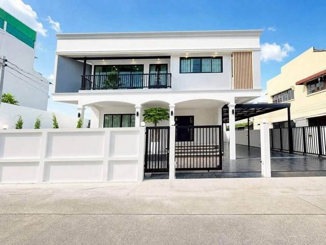 ขาย บ้านเดี่ยว หลังมุม ย่านนวมินทร์ 127 ตรงข้ามตลาดปัฐวิกรณ์ รีโนเวทใหม่ทั้งหลัง สวยพร้อมเข้าอยู่ 1