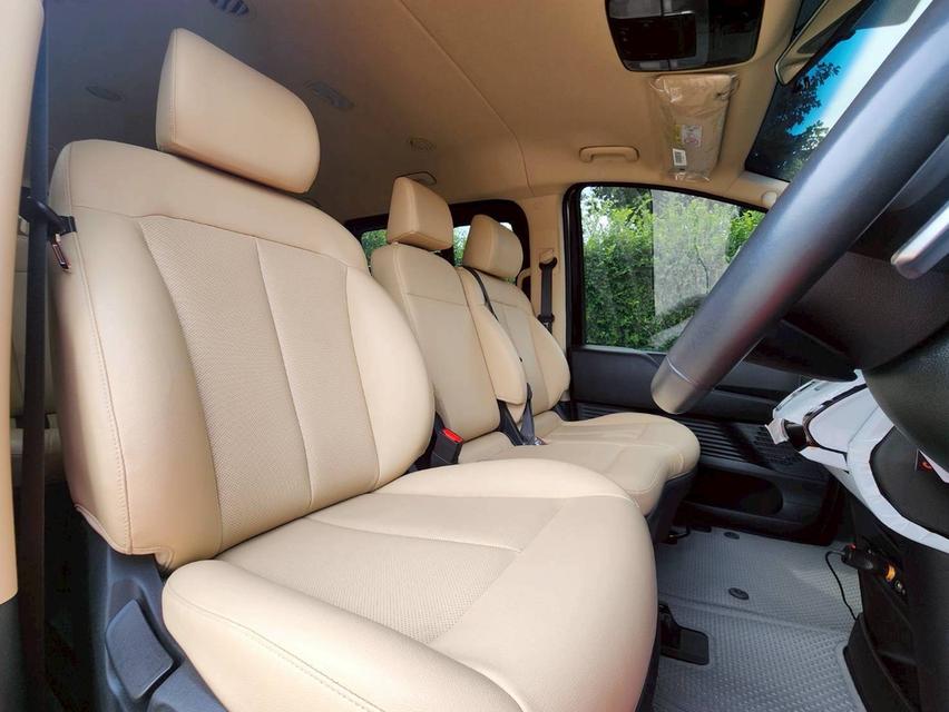 รหัสรถ PEAT550 🚐🚙HYUNDAI STARIA S ประตูไฟฟ้าคู่ สีดำ ภายในเบจ ปี 2 14