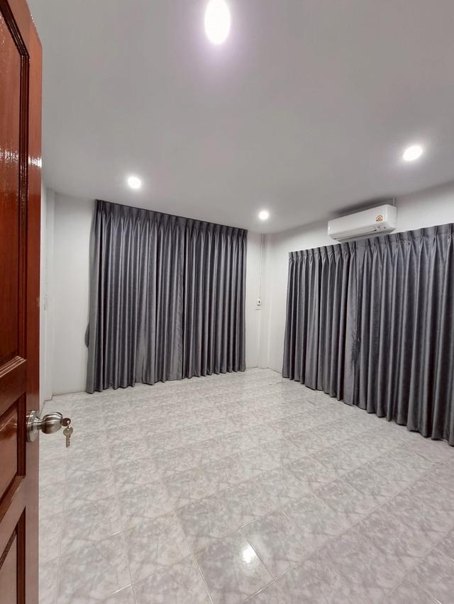 บ้านเช่าใกล้รถไฟฟ้า ให้เช่าบ้านหทัยราษฎร์ ซอย4 เนื้อที่ 51ตรว. 5นอน 3น้ำ 4ที่จอดรถ รับจดทะเบียนบริษัท 8