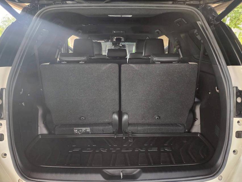 Toyota FORTUNER 2.8 Legender Black Top 4WD AT ปี 2023 รถสวยมือเดียว ไมล์น้อย 20