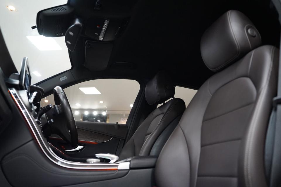 Mercedes-Benz GLC250d Off-Road 4MATIC ปี 2019 สีขาว รูปที่ 14
