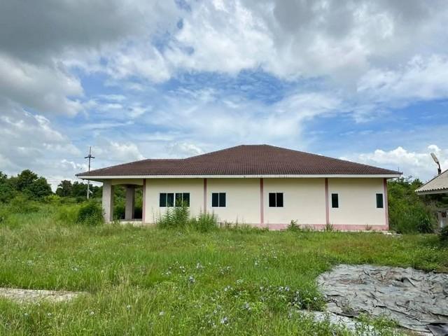 ขายโรงงานพนัสนิคมชลบุรี 18-2-87 ไร่ พื้นที่สีเหลือง พื้นที่ภายในโกดัง 1,600 ตรม เดิมทำโรงไม้เก่า ห่างตัวเมืองพนัส 2 กิโล 7