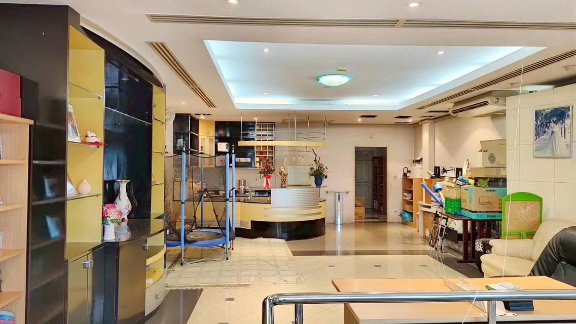 ให้เช่าสำนักงาน 5 ชั้นพร้อมโกดัง ซอยรามคำแหง 118 แยก 42-2 ถนน รามคำเเหง แขวงสะพานสูง เขตสะพานสูง กทม. 17