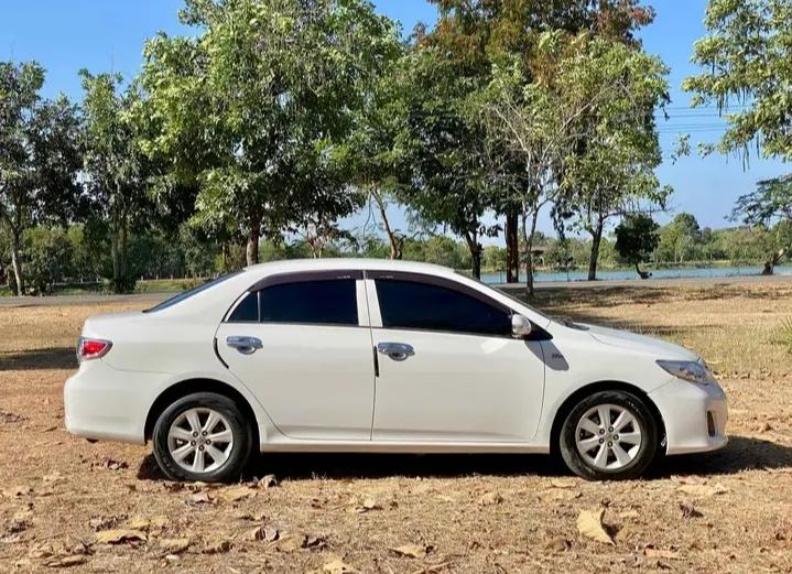 Toyota Corolla Altis สีขาว 5