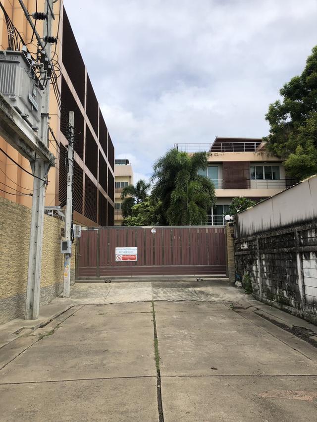 ขายที่ดินพร้อมอาคารสำนักงาน 4 ชั้น และบ้านเดี่ยว 3 ชั้น สุขุมวิท 101 (ซอย ปุณณวิถี 34) 2
