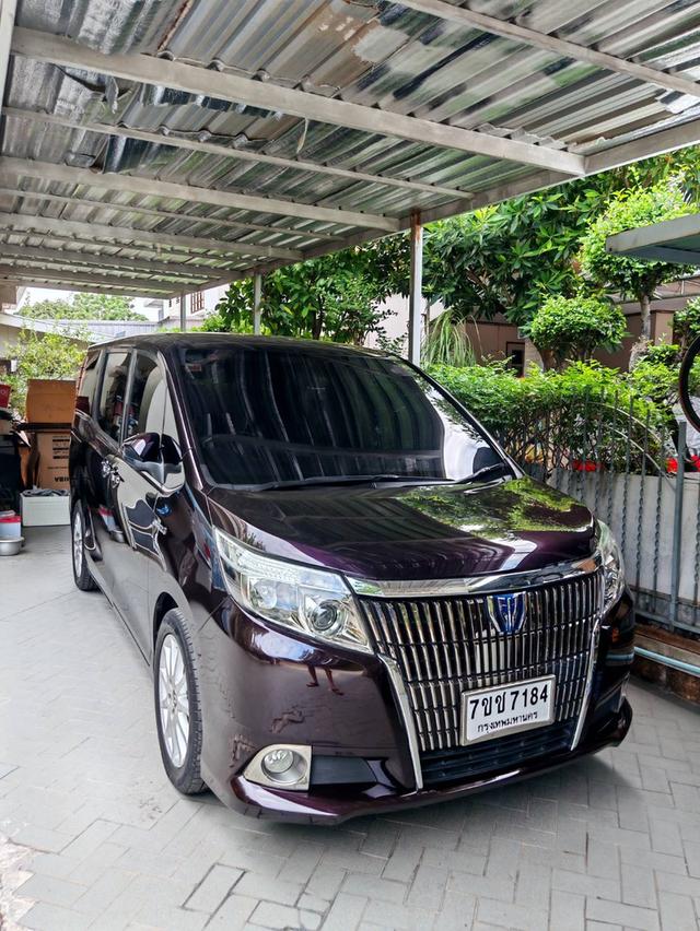 Toyota Esquire 1.8 Hybrid 2015