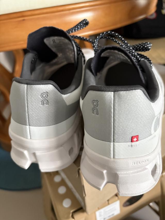 รองเท้าสนีกเกอร์ Sneakers ยี่ห้อ on cloud รูปที่ 5