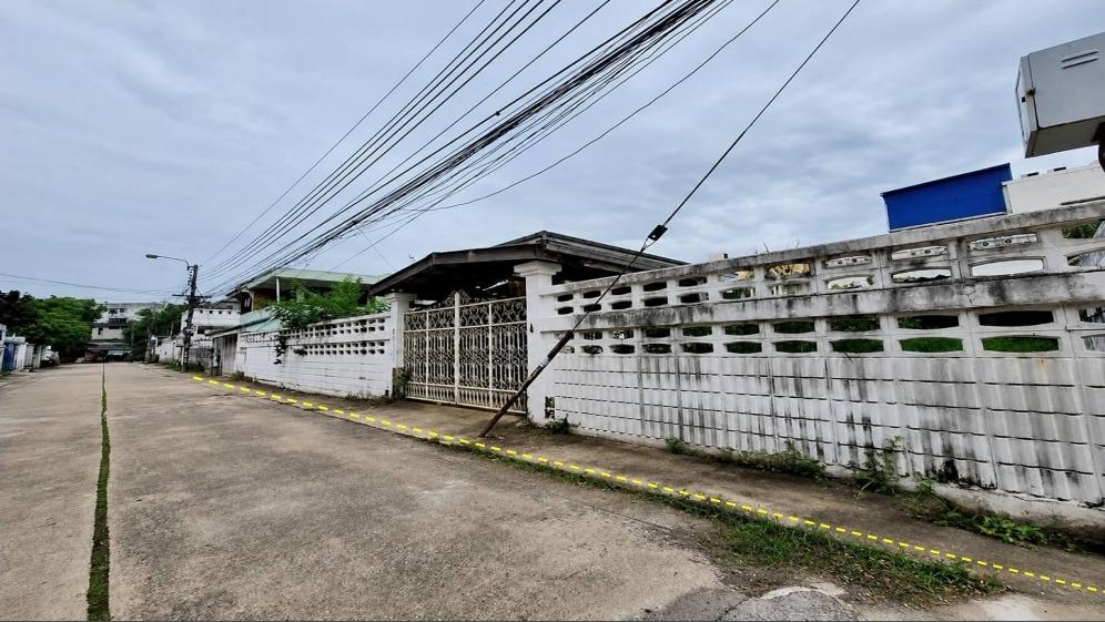 ขายที่ดินพร้อมบ้านเก่า ถาวรนิเวศน์ 1 ซอยบางนา -​ตราด 14 ใกล้เซ็นทรัลบางนา 4