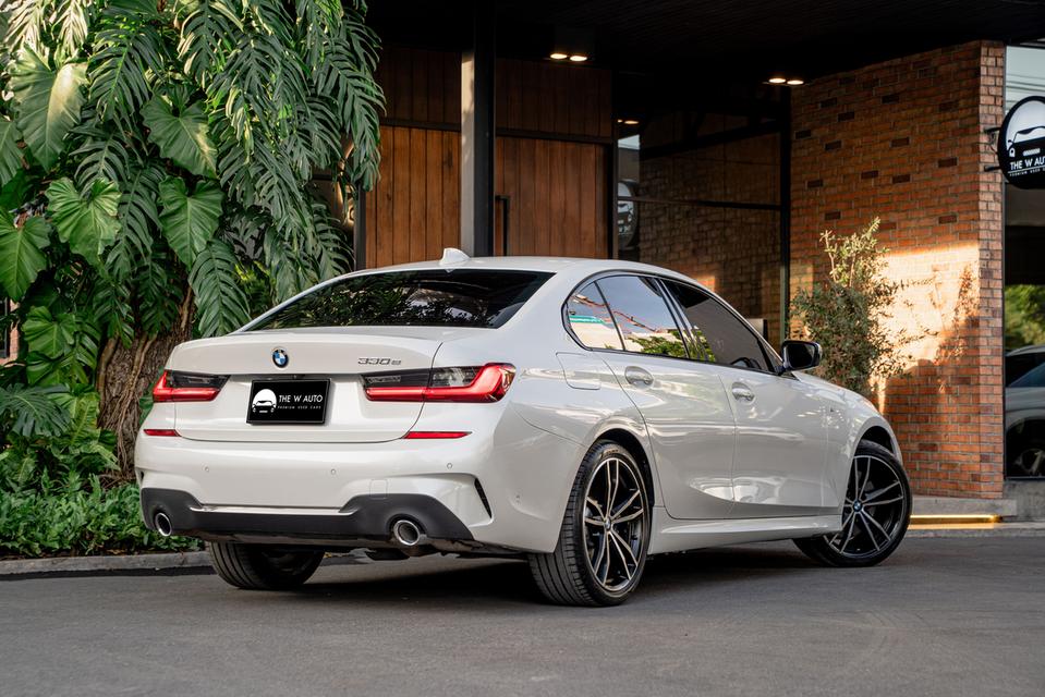 “BMW 330e M Sport Plug-in Hybrid” ปี 2022