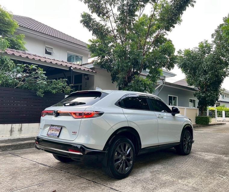 รหัสรถ AP8844 Honda HRV eHEV RS Top ปี23 สีขาว Premium Sunlight