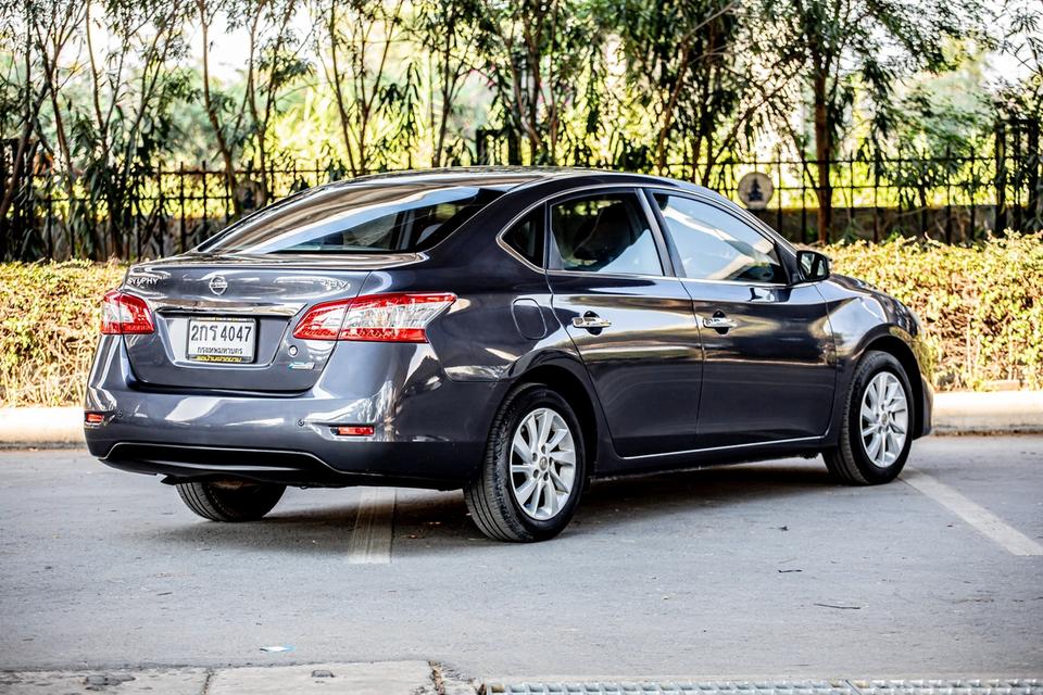 Nissan Sylphy 1.8 V ปี 2013 เกียร์ออโต้ สีเทา มือเดียวป้ายแดง 4