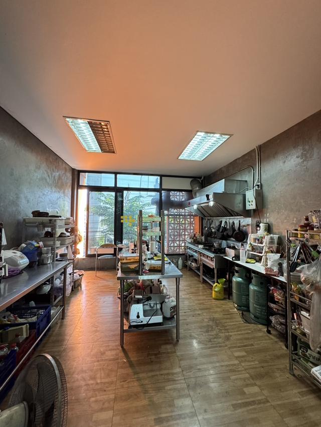 ่ขาย ตึกแถวอาคารพาณิชย์ 3 ชั้น ทำเลดี ติดสถานีรถไฟฟ้า บางหว้า ราคาต่อรองได้ 8