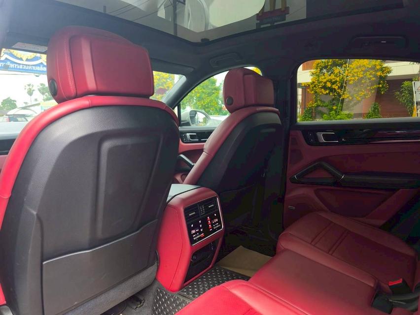 รหัสรถ KPV666 2022 PORSCHE CAYENNE 3.0 HYBRID COUPE สี  Crayon 10