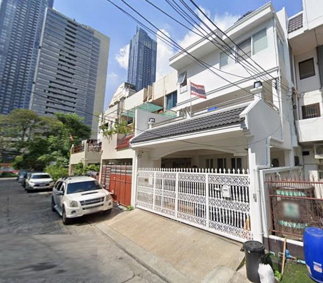 MRTพระราม9 700ม.ให้เช่าบ้านหรู 3 ชั้น ดาดฟ้า 250 ตร.ม. 21 ตร.วา. 6 นอน 4 น้ำตกแต่งครบ หรูหรา จัดเต็มเฟอร์ฯ 1