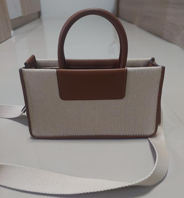 กระเป๋า สะพาน charles & keith รุ่น itzy