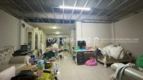 ขายทาวน์โฮม 3 ชั้น ซอยนวมินทร์ 45 หมู่บ้านศรีนวมินทร์ 2 หลังใหญ่ ทำเลทอง! พื้นที่ 29.9 ตรว. สภาพดี พร้อมเข้าอยู่ ทำเลดี ใกล้เดอะมอลล์ บางกะปิ 2
