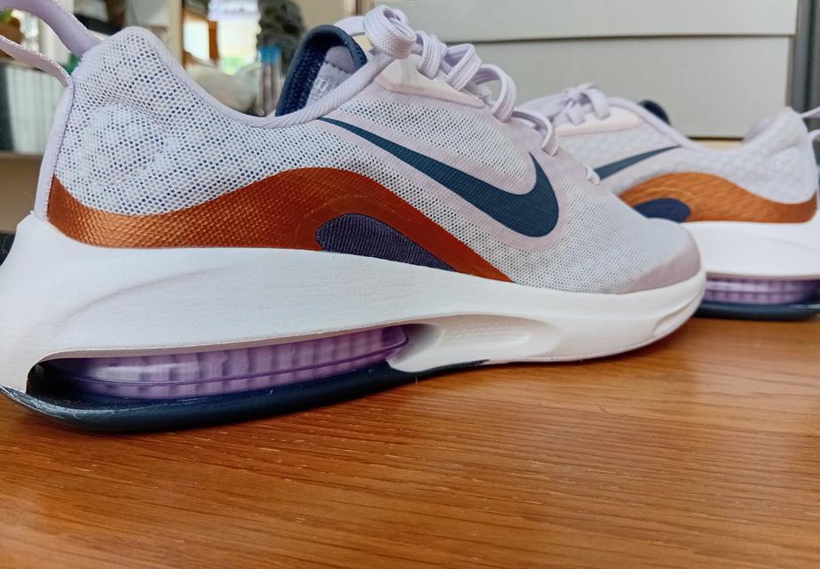 รองเท้าผ้าใบผู้หญิงไนกี้ Nike รุ่น AirZoom