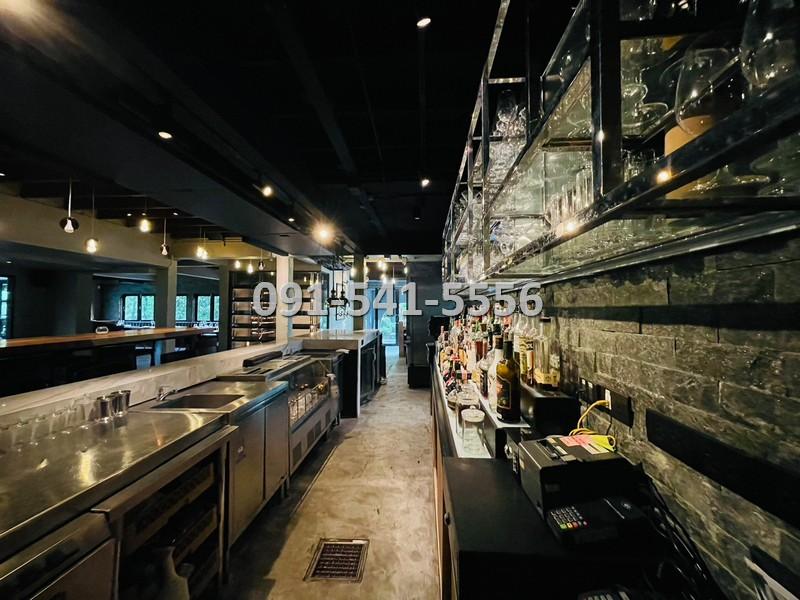 ขายกิจการร้านอาหาร ซอยสุขุมวิท47 พร้อมเฟอร์นิเจอร์ครบครัน ตกแต่งโทนสีดำ ขาว น้ำตาล พื้นที่ใช้สอยรวมทั้งหมด 900 ตารางเมตร 5