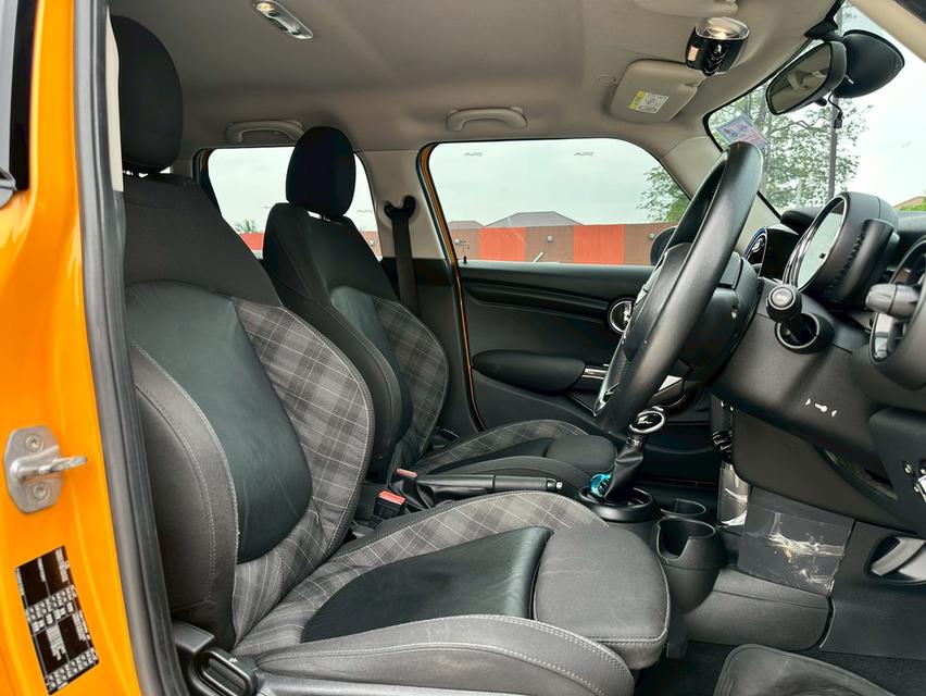 รหัสรถ PAT8003 Mini Cooper D 5-Turer RHD ปี 2017 สีส้ม (F55) 13