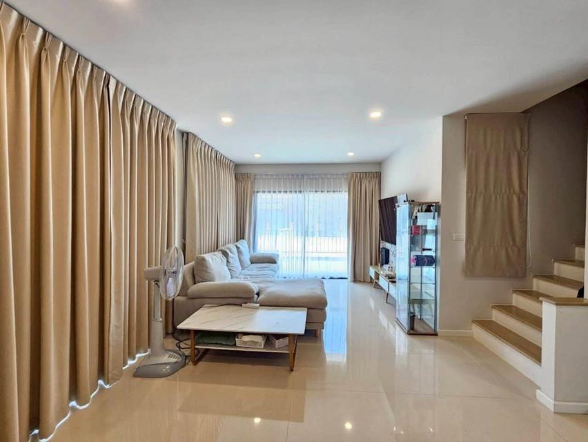 ขาย /ให้เช่า บ้านแฝด สูง 2 ชั้น หมู่บ้านบริทาเนีย บางนา-สุวรรณภูมิ ( กม.26 ) 4