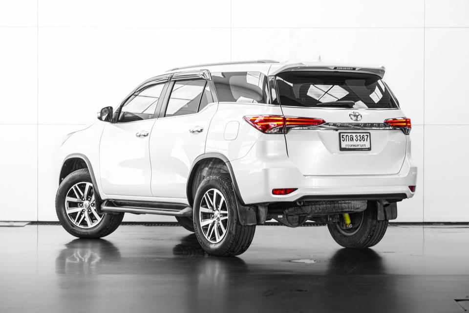 2016 TOYOTA FORTUNER 2.4 V 4WD SUV สีขาว ไมล์ 165303 กม.