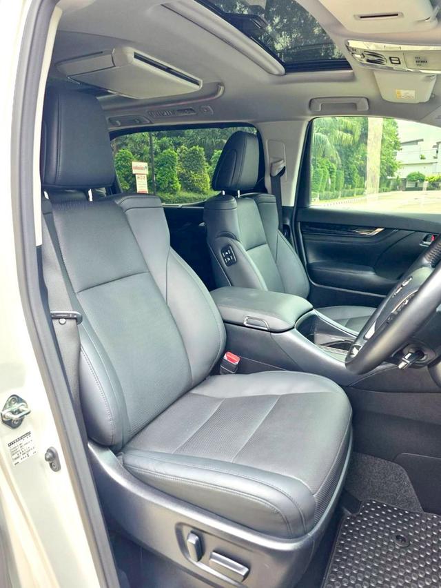 Toyota ALPHARD 2.5SC PACKAGE สีขาว ปี 2023 ไมล์ 20,000 กม.  8