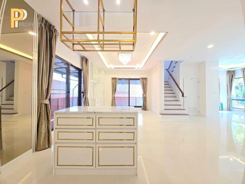บ้านหรู Luxury Living ใจกลางพัฒนาการ รีโนเวทใหม่ พร้อมอยู่ ในโครงการคุณภาพ The City Pattanakarn 7
