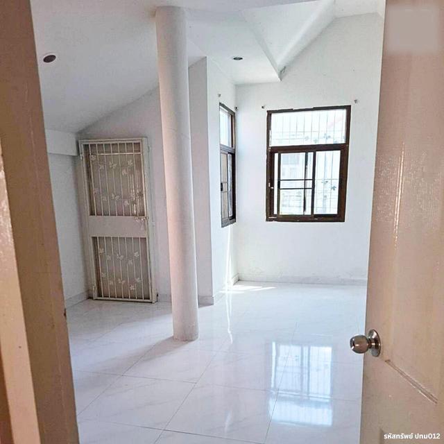 ให้เช่าบ้านเลี้ยงสัตว์ได้ หมู่บ้านวรารักษ์ คลองสาม คลองหลวง ปทุมธานี ใกล้บิ๊กซีคลองสาม,ฟิวเจอร์ พื้นที่ 18 ตรว.4นอน 2น้ำ 1ครัว จอดรถในบ้าน 1 คัน หน้าบ 8