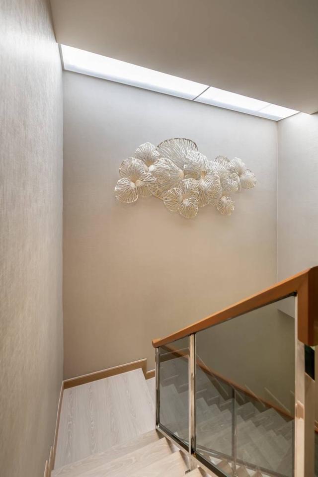 💰 ขายพร้อมผู้เช่า! 🏙️ โฮมออฟฟิศหรู 3.5 ชั้น Dimond Ville โชคชัย 4 (หลังมุม) 300 ตร.ม. Double Volume ✨ ราคา 16.8 ล้าน ฟรีโอน! 4