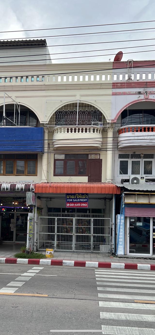 ให้เช่าอาคารพาณิชย์ 3 ชั้น ติด ถ.ลาดปลาเค้า