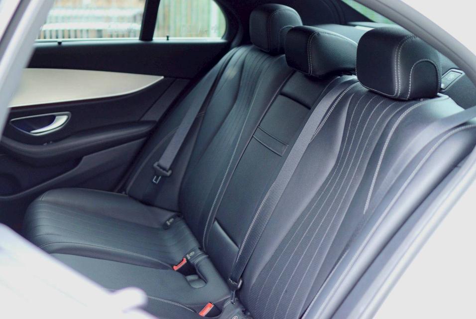 Mercedes-Benz E220d AMG Sport (Facelift) ปี 2021 รูปที่ 13